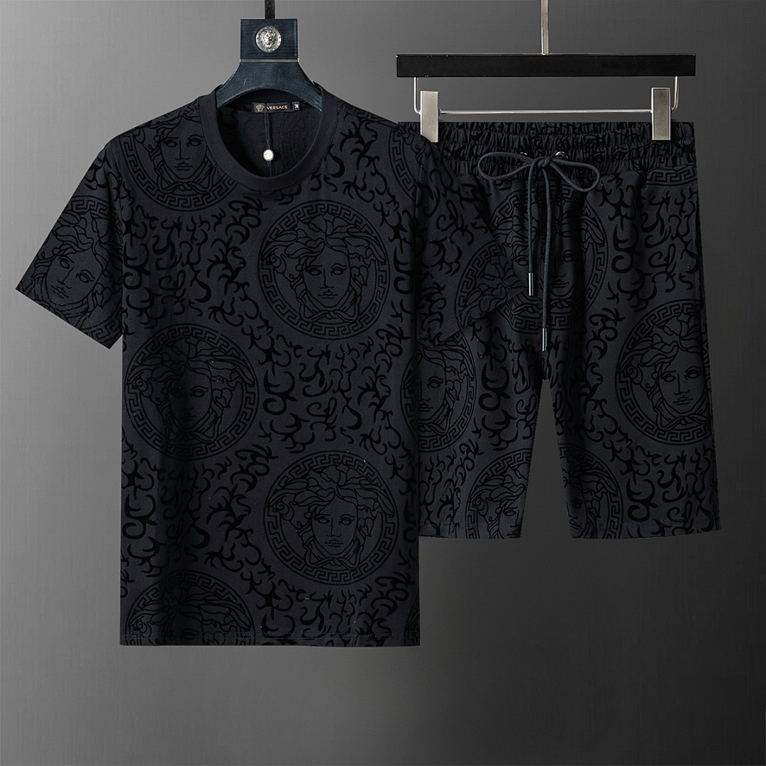 Picture of Men's short-sleeved shirt and shorts set