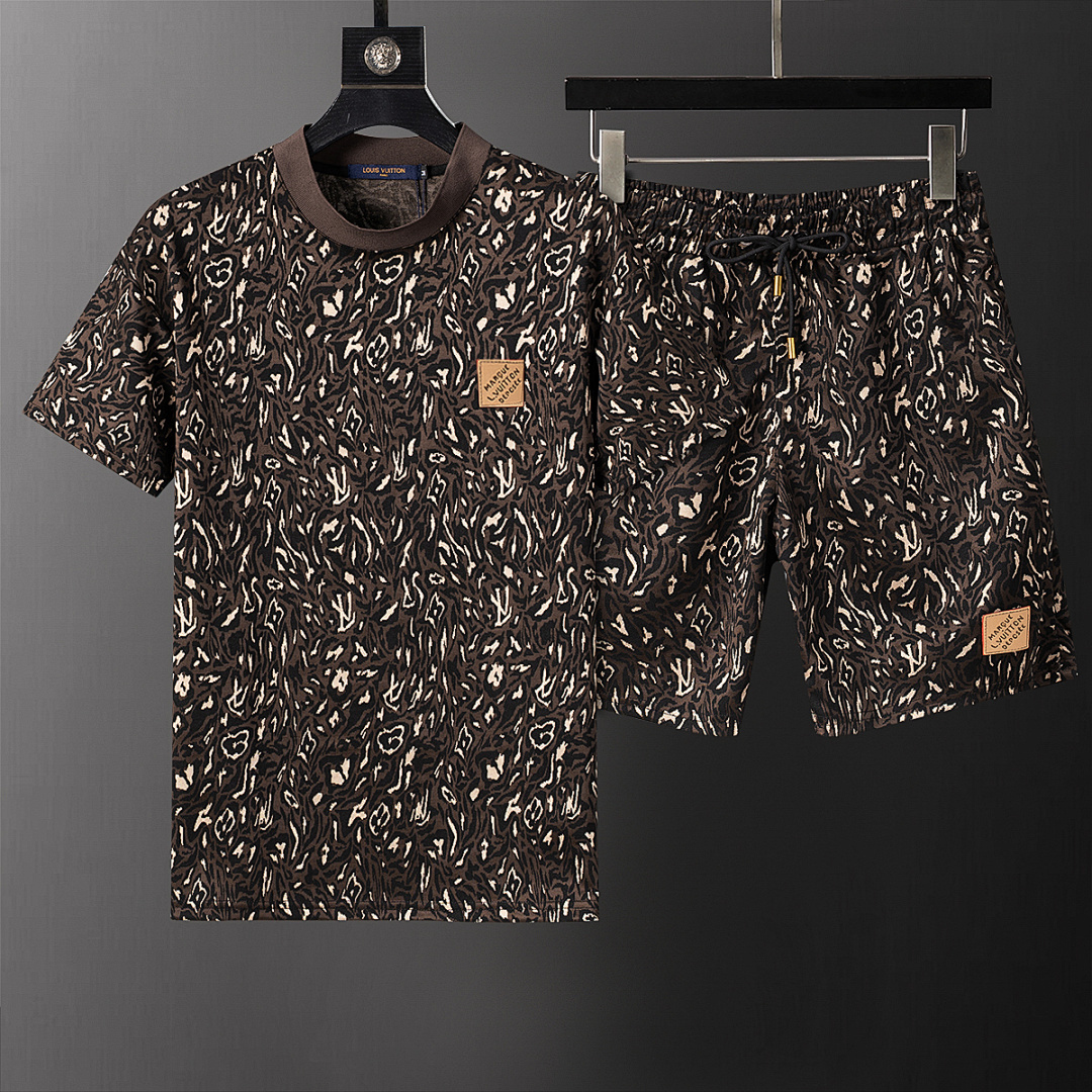 Picture of Men's short-sleeved shirt and shorts set